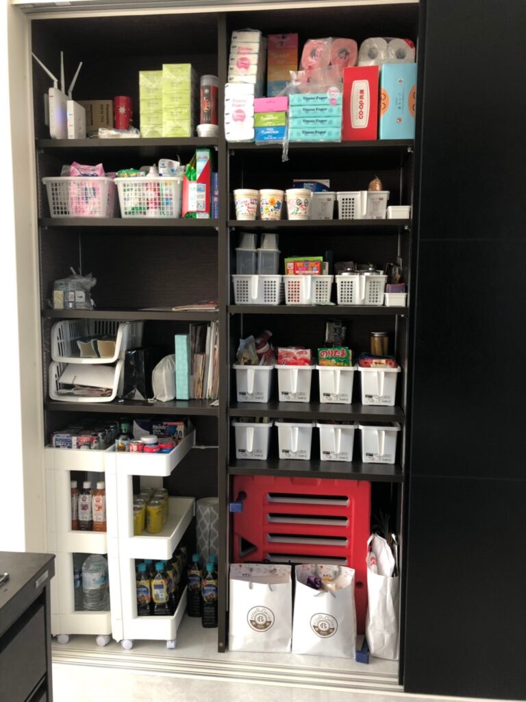 福井県で人気のキッチン横パントリー収納｜家事効率を高める暮らしやすい間取り設計