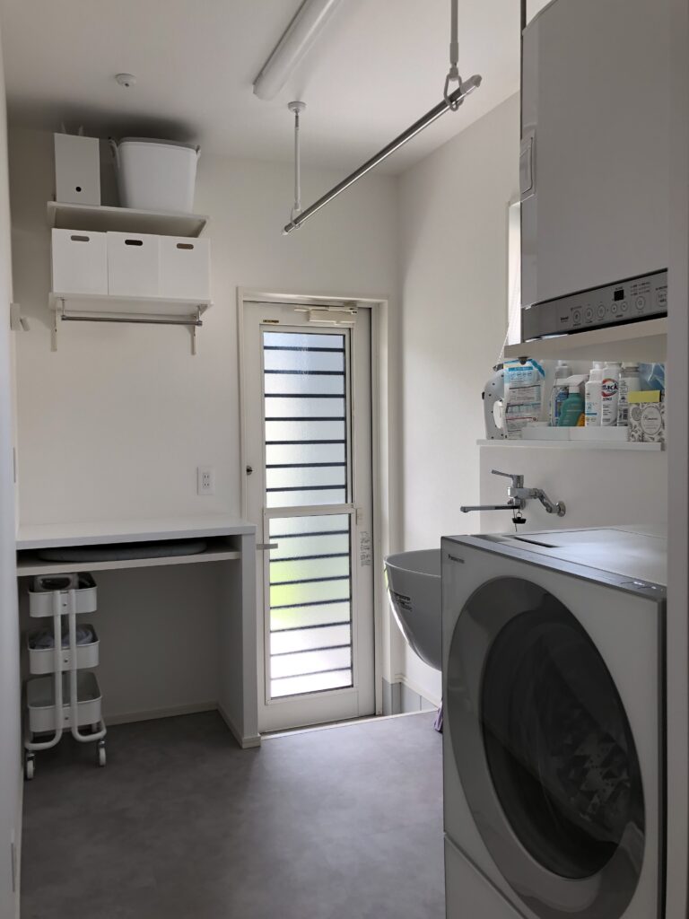 福井県の注文住宅｜1階に設けたファミリークローゼットで片付けやすい収納動線