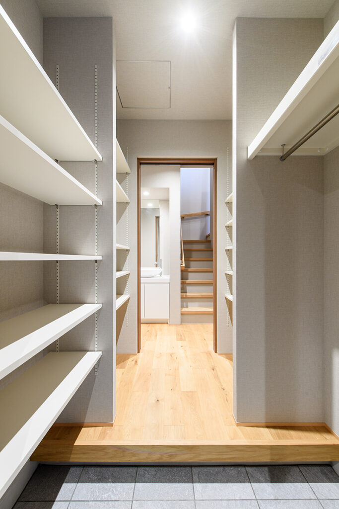 福井県の注文住宅事例｜雪国でも使いやすい土間収納とシューズクロークのある暮らしやすい間取り